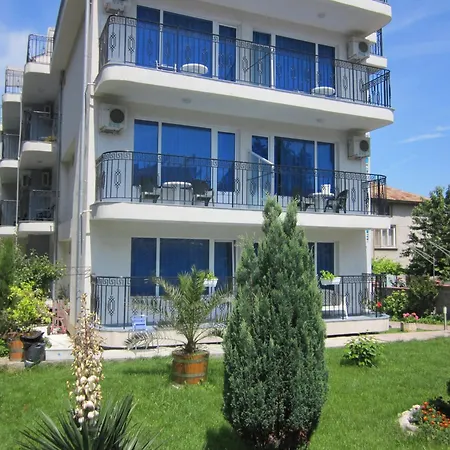 Отель Albatros 2 Family 2*
