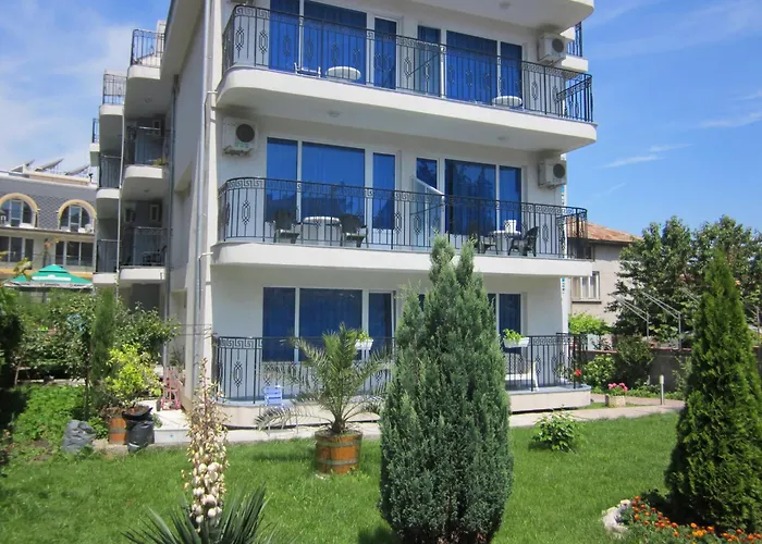 Отель Albatros 2 Family 2*